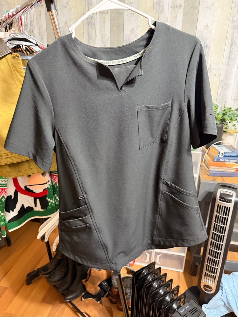 ClimateRight by Cuddl Duds Black Scrub Set Size Small